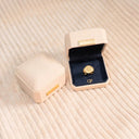Elegante Samt-Ringbox in Beige