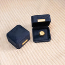 Elegante Samt-Ringbox in Blau