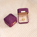 Elegante Samt-Ringbox in Lila