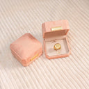 Elegante Samt-Ringbox in Rosa